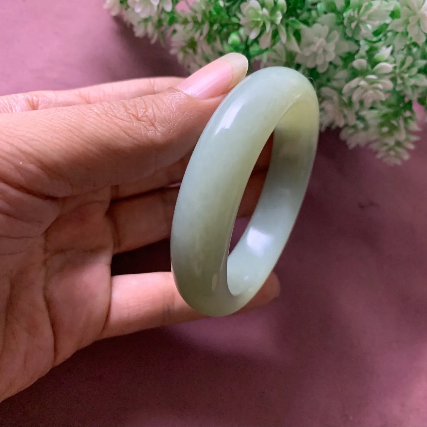 和田玉56圈口黄口料手镯，玉质细腻油润 底色纯净  无裂无杂 脂粉好，品质高