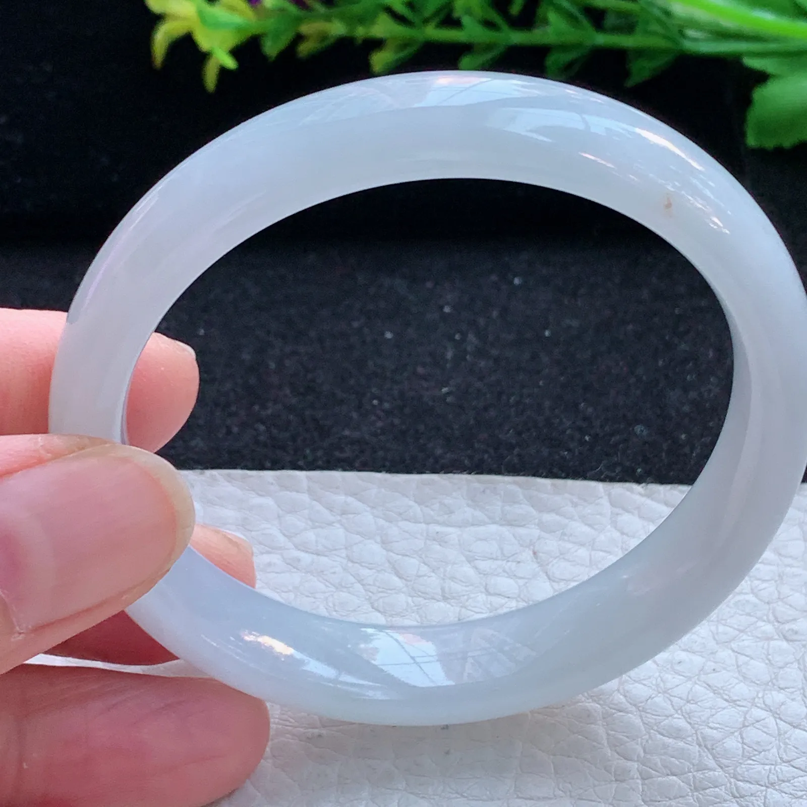 n自然光54*11*6.2平安镯 缅甸翡翠a货玉手镯冰纯秀气宽边玉手环