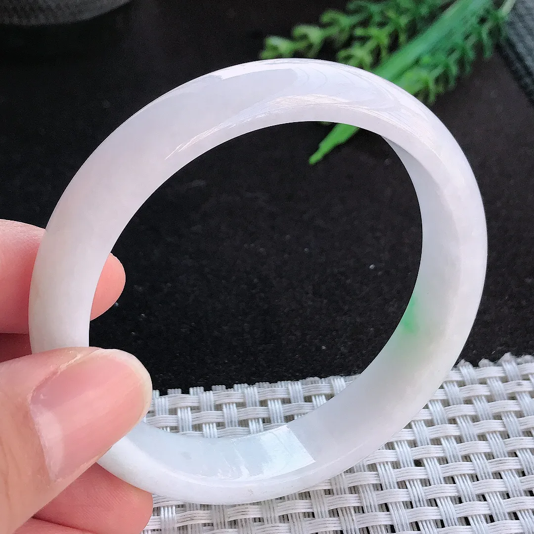 天然A货翡翠58.5/13.5/7.1老坑秀气冰润飘绿手镯宽边玉手镯
