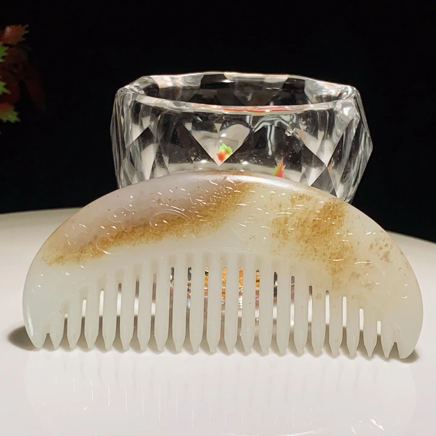 新疆和田玉且末糖一梳百顺梳子 玉梳。尺寸84/39/7重38克。玉质细腻油润。手推出油。佩戴高端典雅