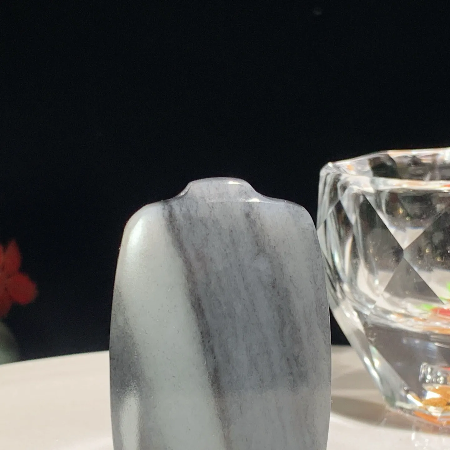 新疆和田玉籽料青花平安无事牌挂件。尺寸55/35/12重46.5克。玉质细腻油润。手推出油。佩戴高端典雅。lt251128