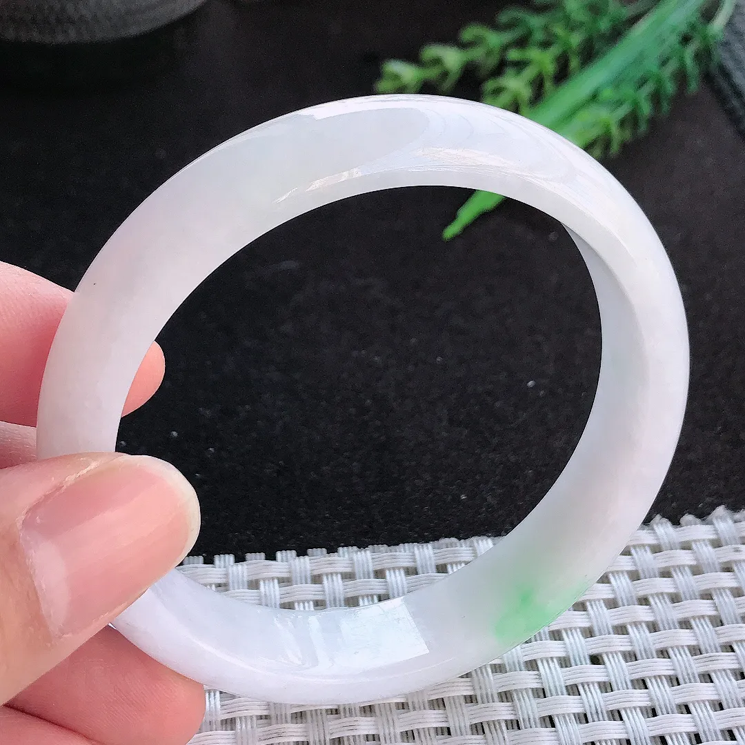 天然A货翡翠58.5/13.5/7.1老坑秀气冰润飘绿手镯宽边玉手镯