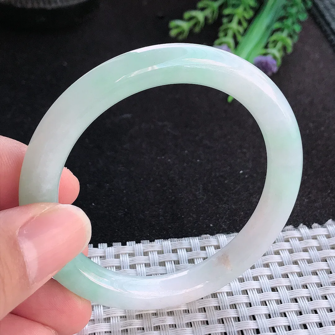 天然A货翡翠53/8.8老坑秀气冰胶浅绿圆条手镯玉手镯