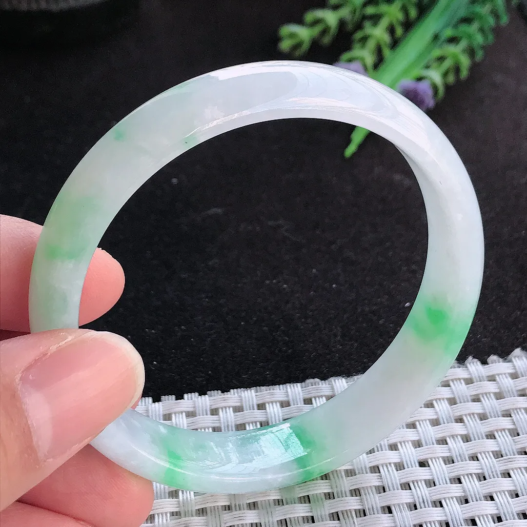 天然A货翡翠57/13/6.5老坑精美温润飘阳绿手镯宽边玉手镯