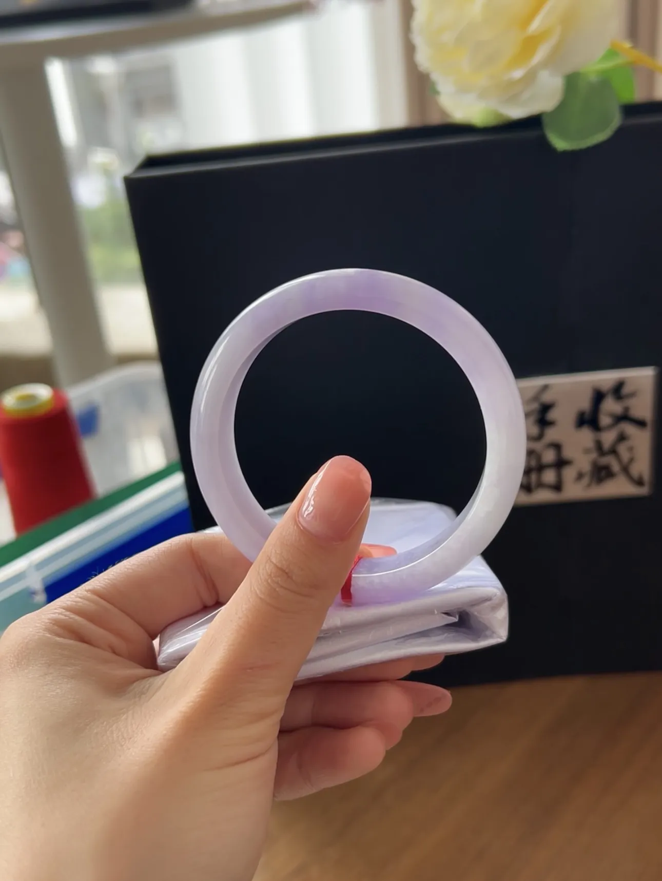 紫罗兰正圈，自然光实拍，58-14.2-8.2。色系自戴浪漫和神秘感。