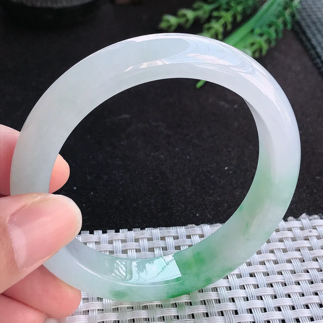 天然A货翡翠58/12.5/9老坑冰胶果冻飘阳绿手镯宽边玉手镯