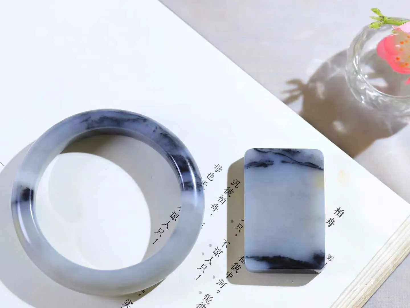 一套（籽.柔情似水.套镯）

收藏级臻品️新疆和田青花籽料套镯，玉质温润细腻，镯型厚重大气，优雅知