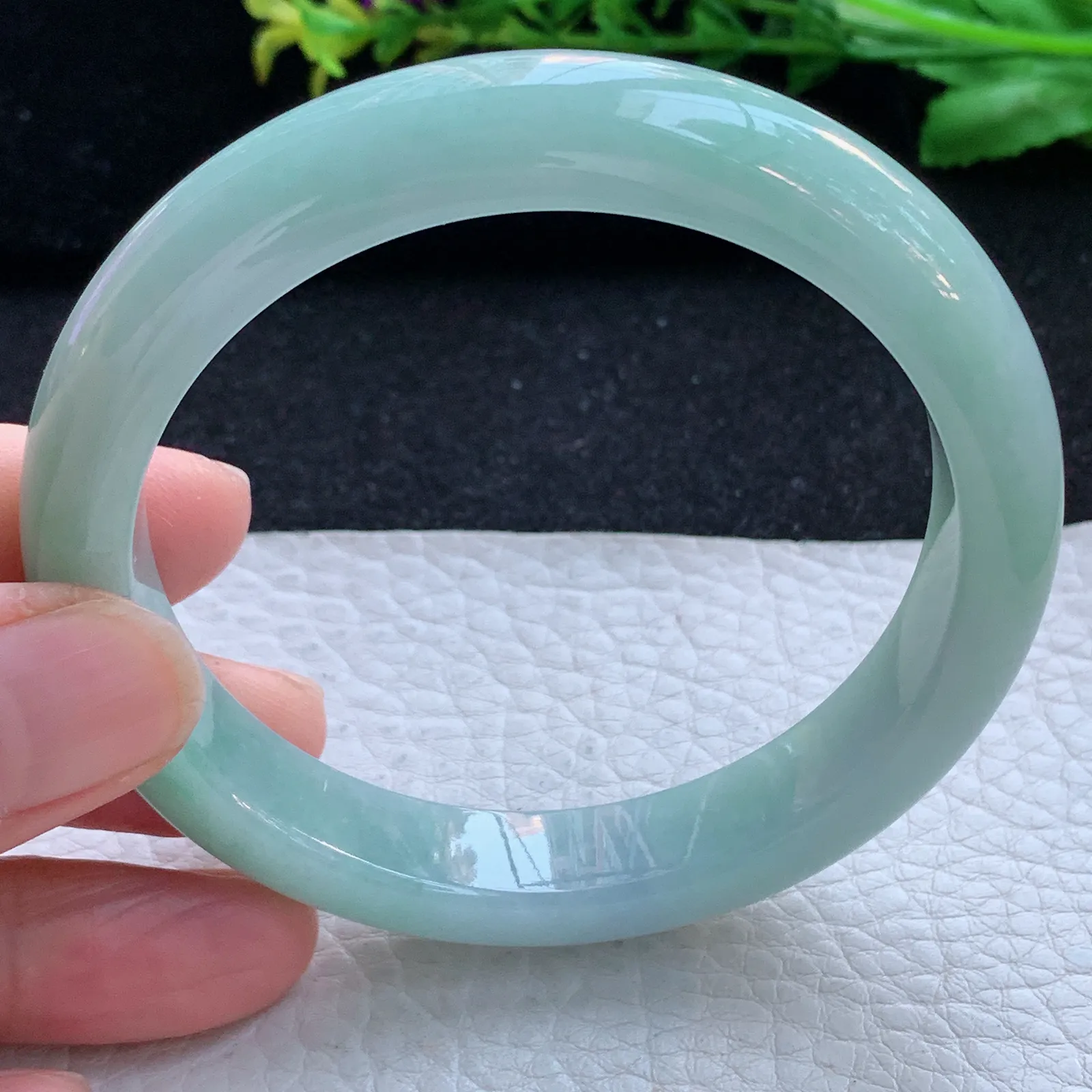 n自然光58.5*11:6*8.3平安镯 缅甸翡翠a货玉手镯清新宽边玉手环