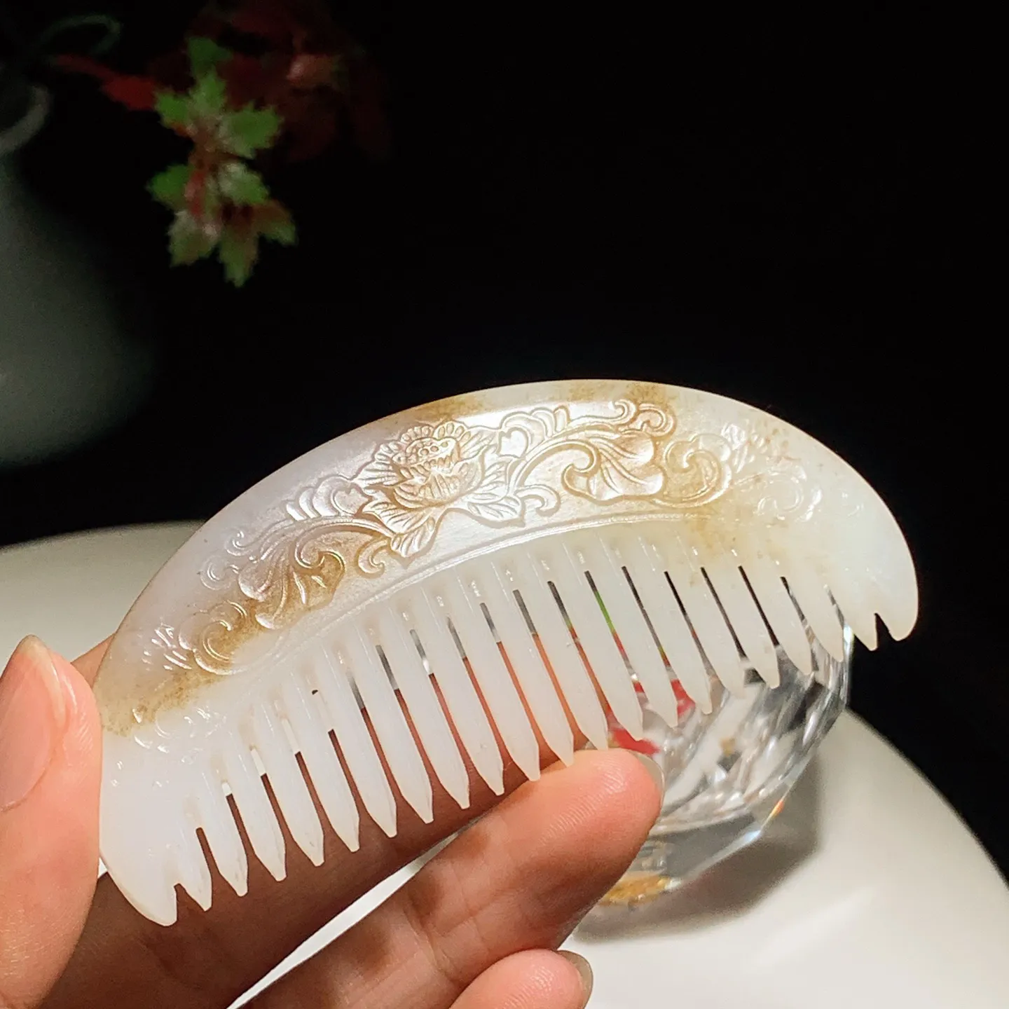 新疆和田玉且末糖一梳百顺梳子 玉梳。尺寸84/39/7重38克。玉质细腻油润。手推出油。佩戴高端典雅。lt251128