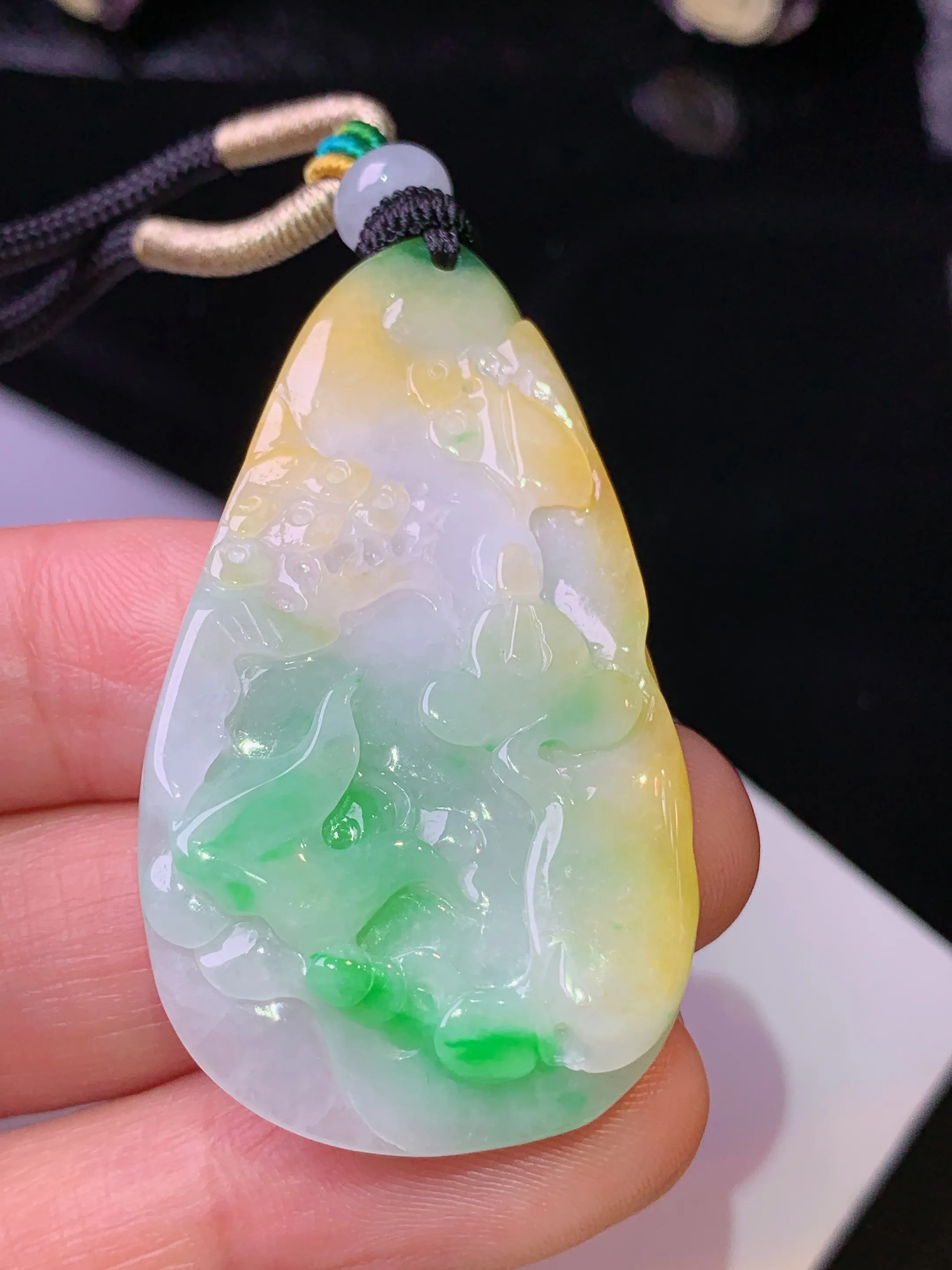 飘黄绿悟道牌吊坠 玉质细腻 色泽艳丽清新 整体尺寸46*26.2*5.5