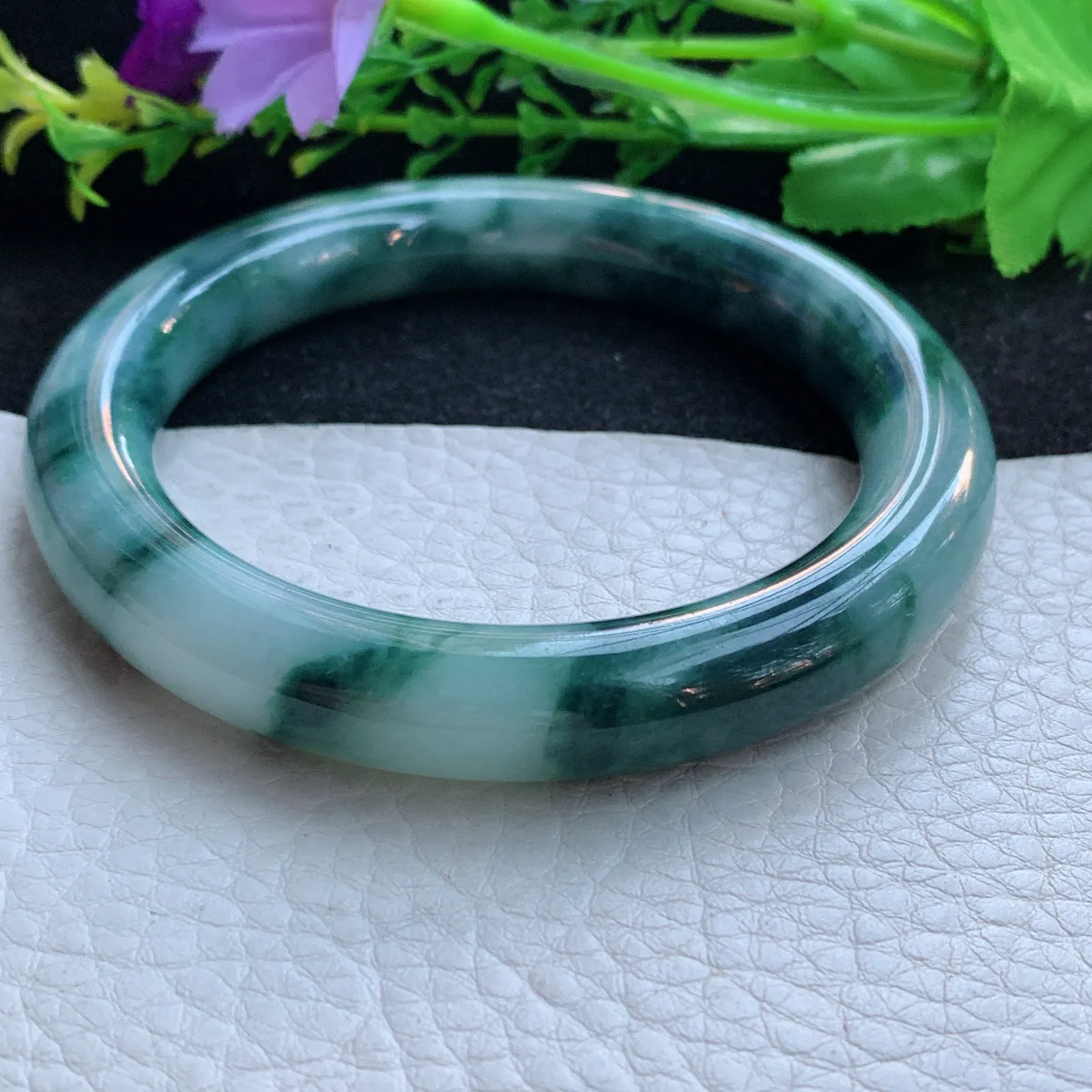 js自然光59*11.2*10.2美人镯 缅甸翡翠a货玉手镯蓝韵圆条玉手环