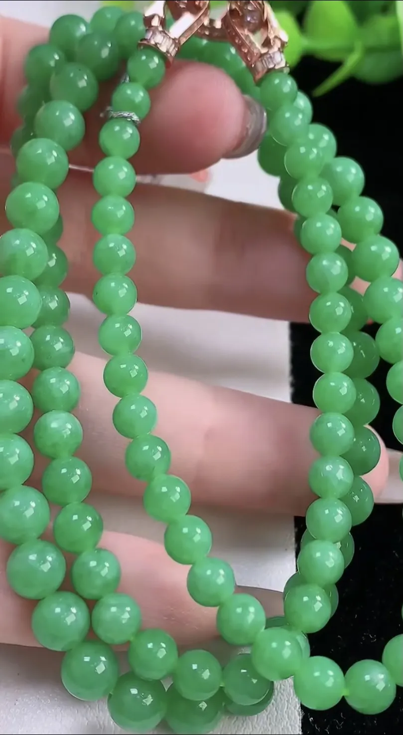 翡翠a货冰种满绿圆珠项链103颗，尺寸5.3，重量:31.36g