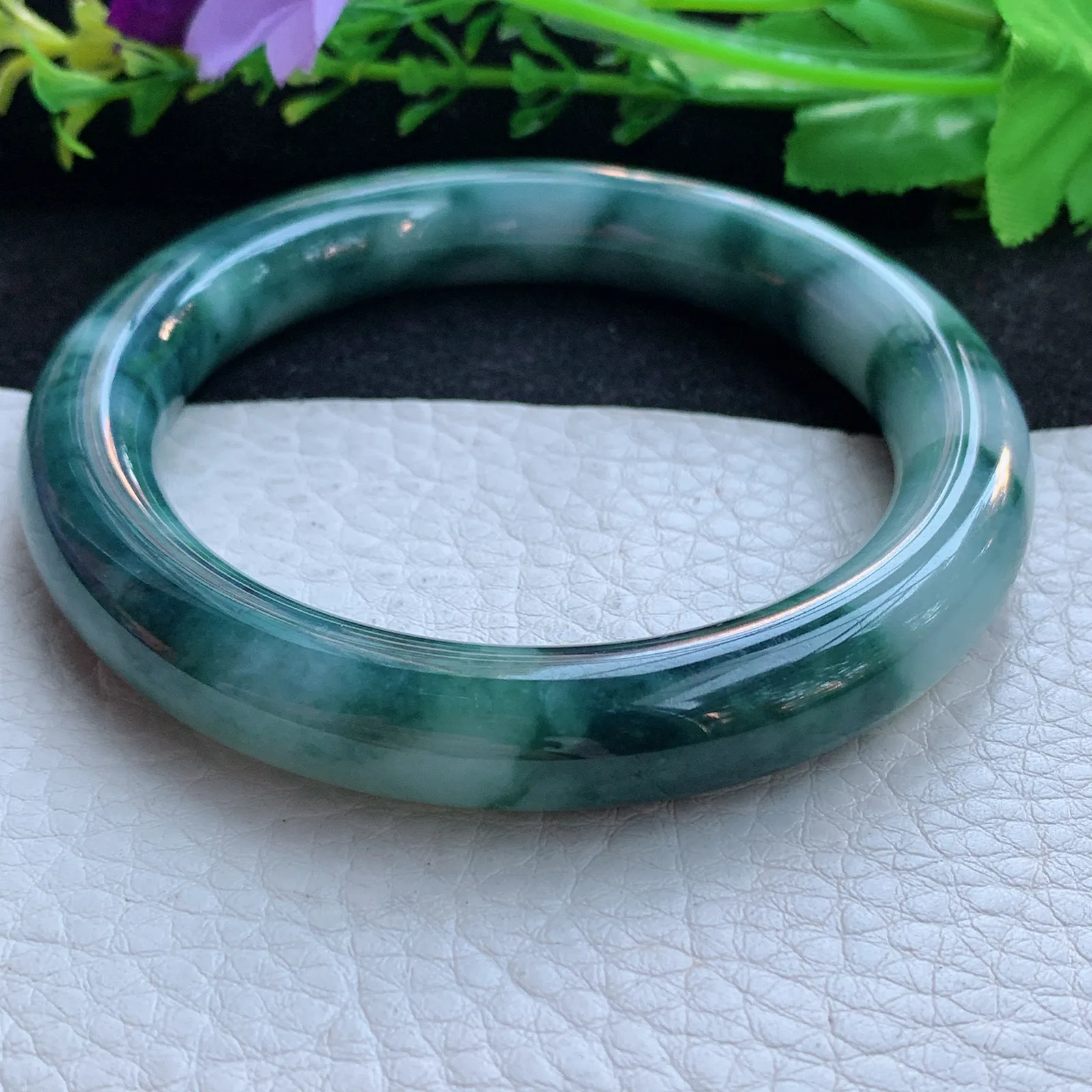 js自然光59*11.2*10.2美人镯 缅甸翡翠a货玉手镯蓝韵圆条玉手环