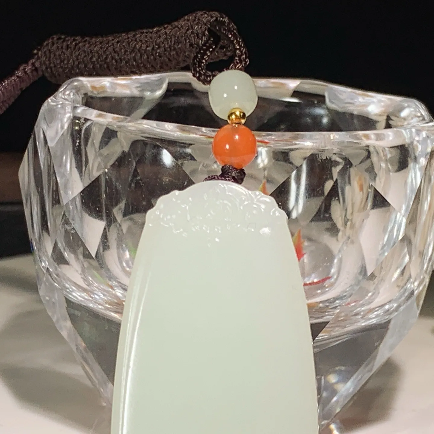 新疆和田玉平安无事牌挂件。尺寸46/26/9重24.8克。玉质细腻油润。手推出油。佩戴高端典雅。lt251128