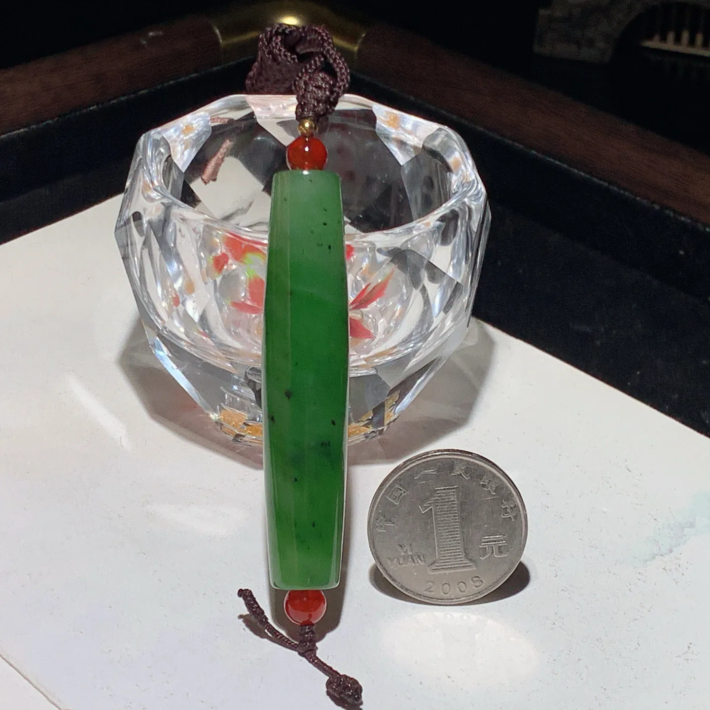 和田玉阳绿俄罗斯碧玉桶珠转运珠挂件。尺寸63/13重23.8克。玉质细腻油润。手推出油。佩戴高端典雅。lt251128