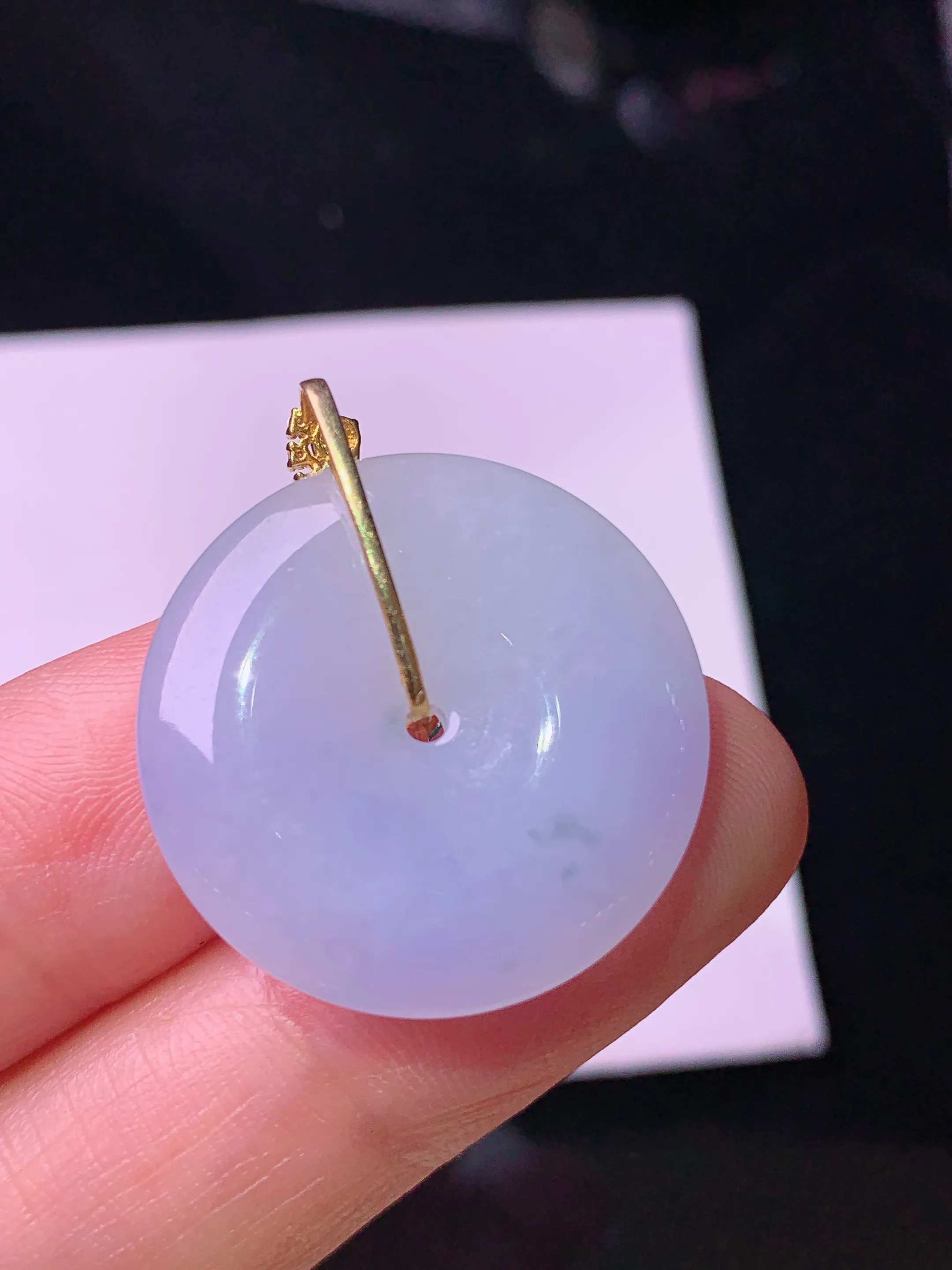 18k金钻镶嵌紫罗兰平安扣吊坠 玉质细腻 色泽艳丽清新 整体尺寸27.6*23.8*5.6