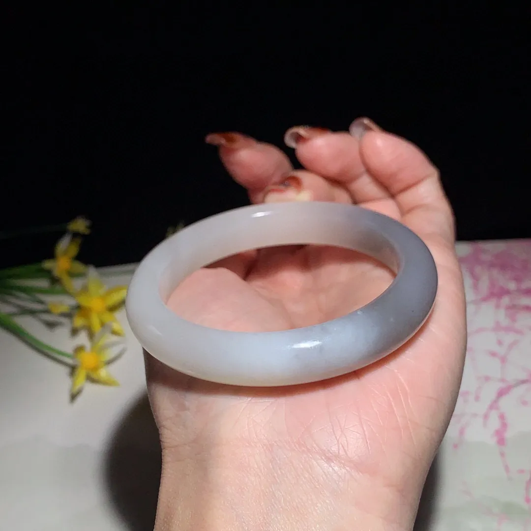 和田玉54圈口紫罗兰色圆条手镯！玉质细腻油润 底色纯净 无裂无黑 脂粉好，品质好！