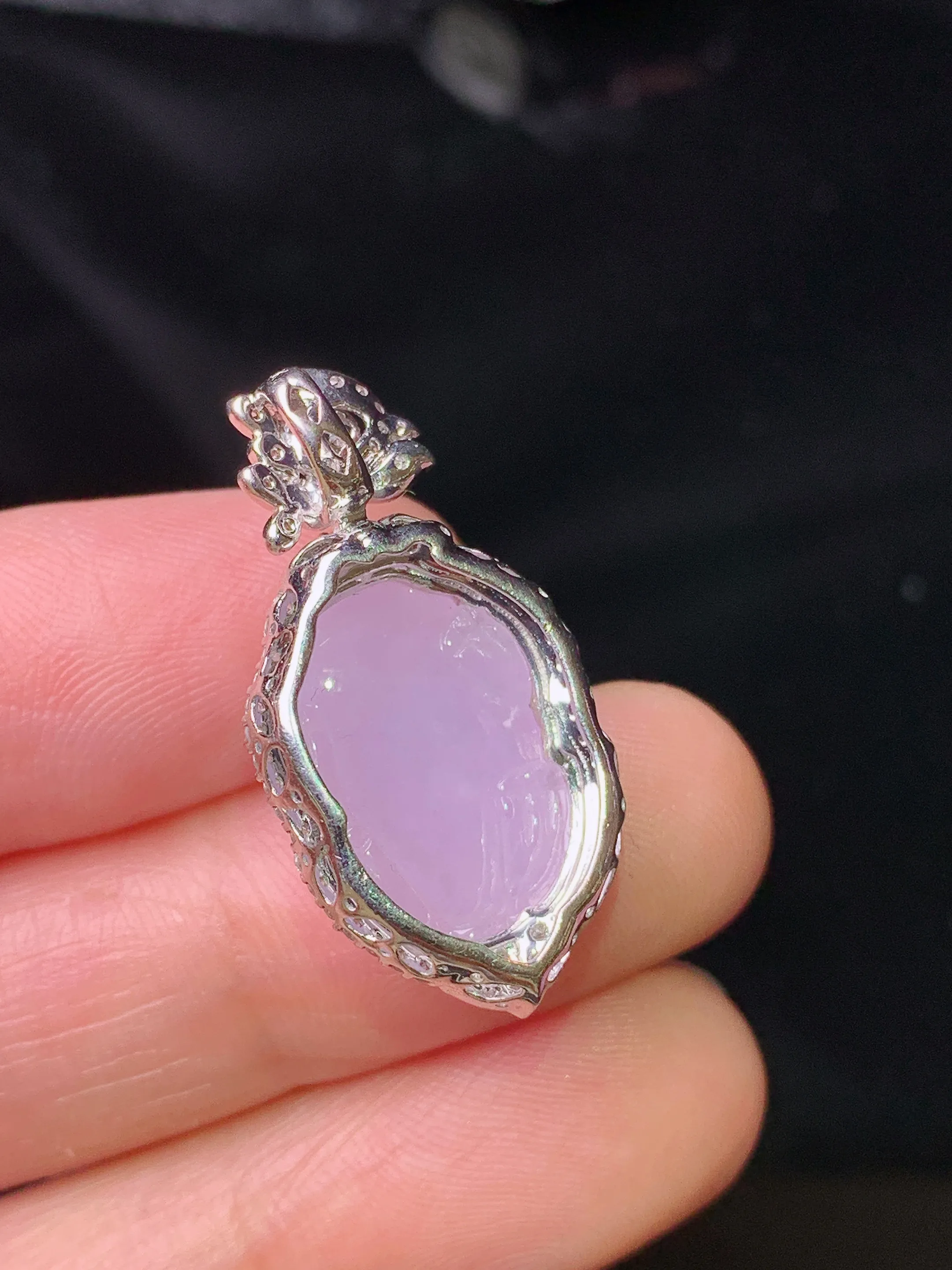 18k金钻镶嵌紫罗兰貔貅吊坠 玉质细腻 色泽艳丽清新 整体尺寸28.2*14.2*10.5