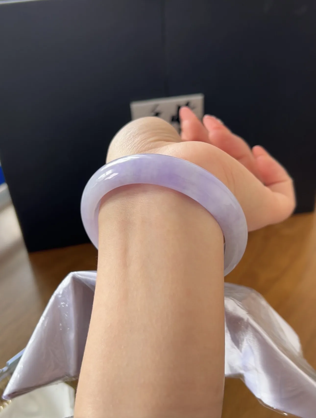 紫罗兰正圈，自然光实拍，58-14.2-8.2。色系自戴浪漫和神秘感。