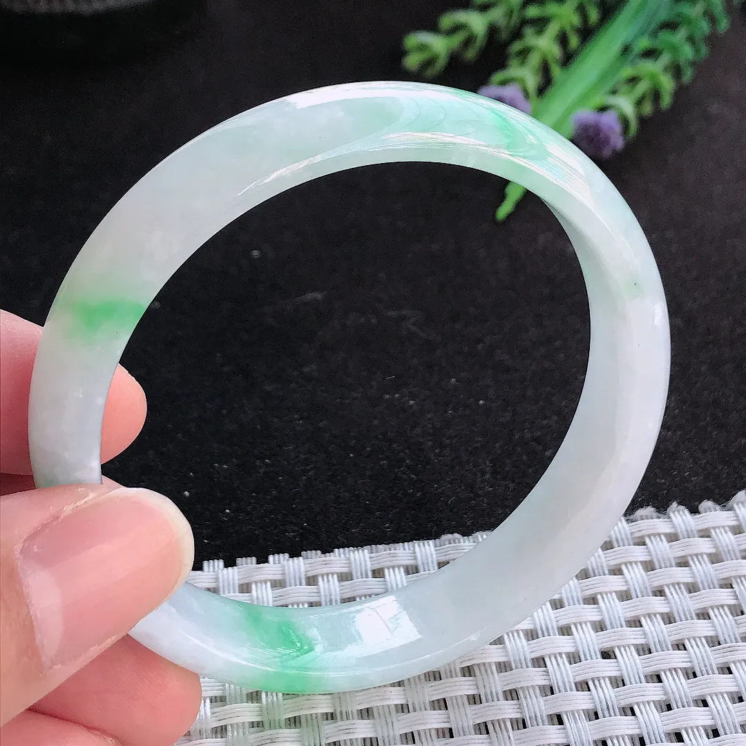 天然A货翡翠57/13/6.5老坑精美温润飘阳绿手镯宽边玉手镯