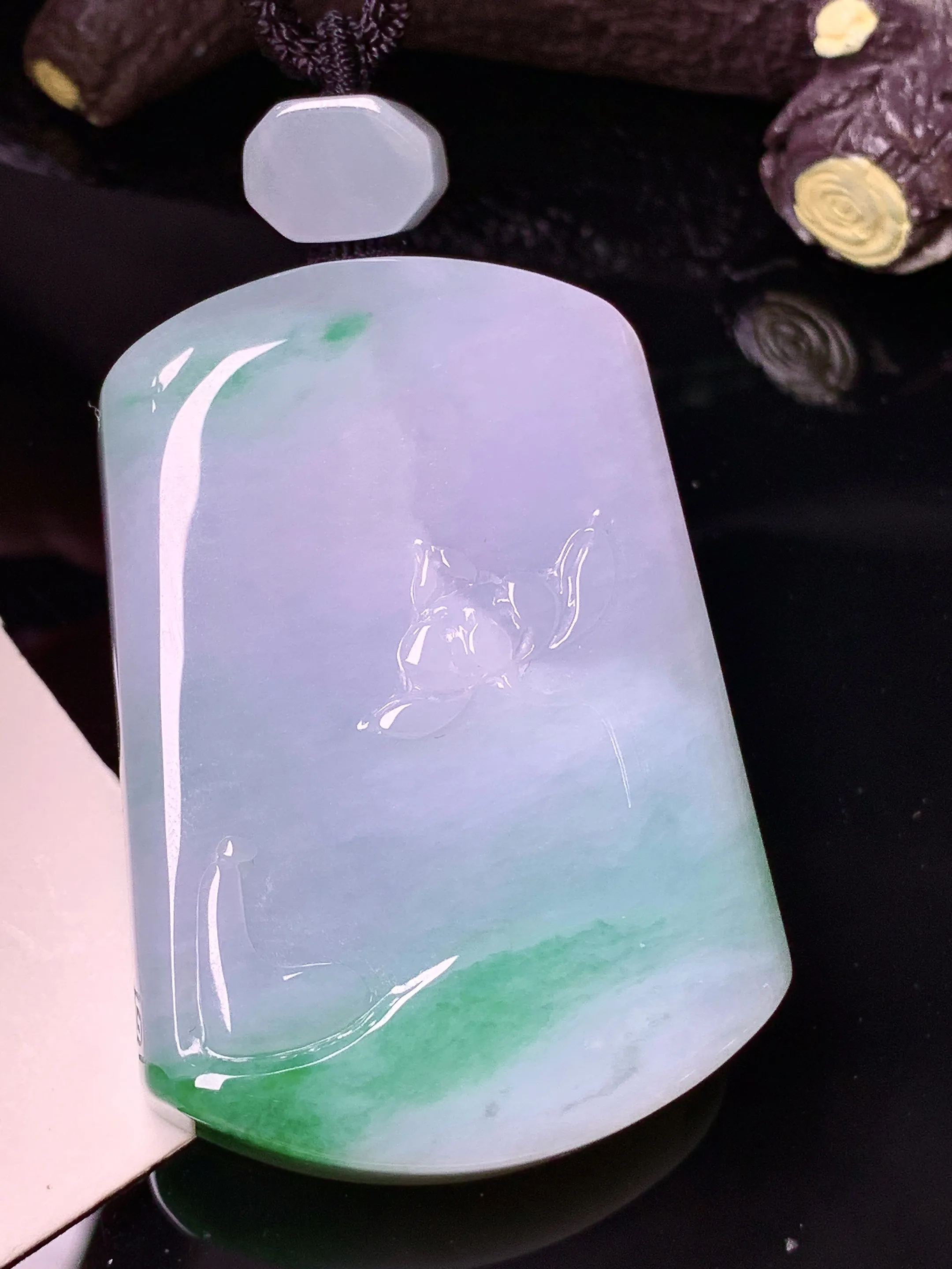 飘绿悟道牌吊坠 玉质细腻 色泽艳丽清新 整体尺寸52.6*36*12.2