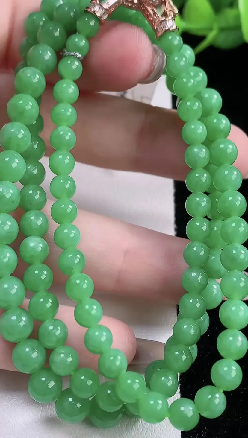 翡翠a货冰种满绿圆珠项链103颗，尺寸5.3，重量:31.36g