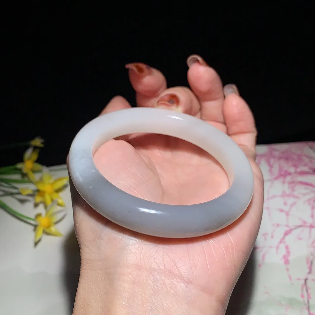 和田玉54圈口紫罗兰色圆条手镯！玉质细腻油润 底色纯净 无裂无黑 脂粉好，品质好！