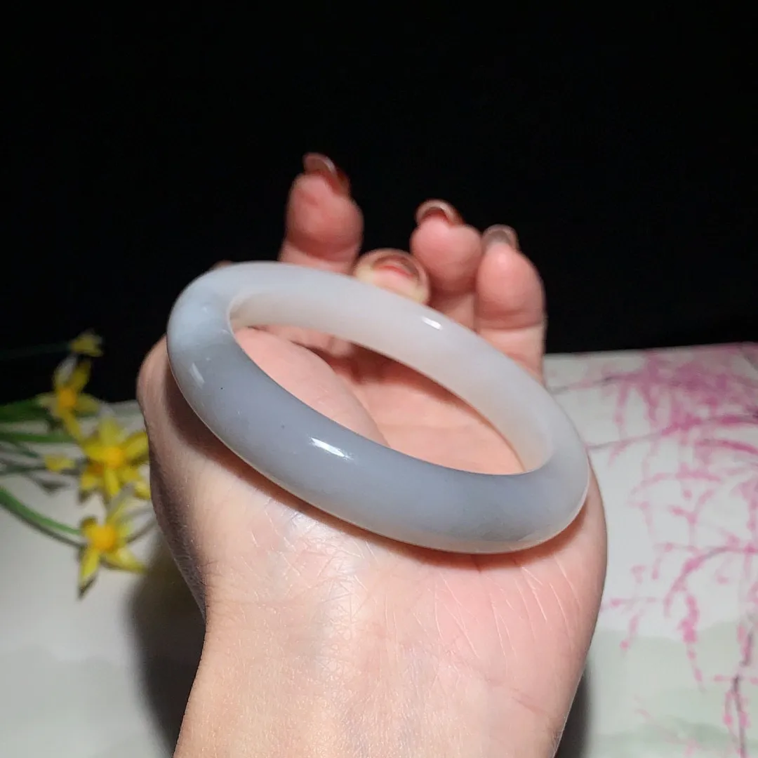 和田玉54圈口紫罗兰色圆条手镯！玉质细腻油润 底色纯净 无裂无黑 脂粉好，品质好！