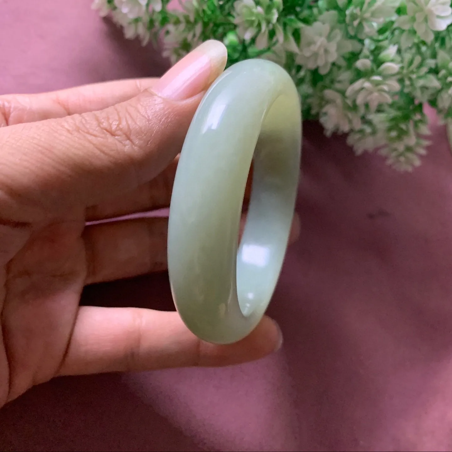 和田玉56圈口黄口料手镯，玉质细腻油润 底色纯净  无裂无杂 脂粉好，品质高