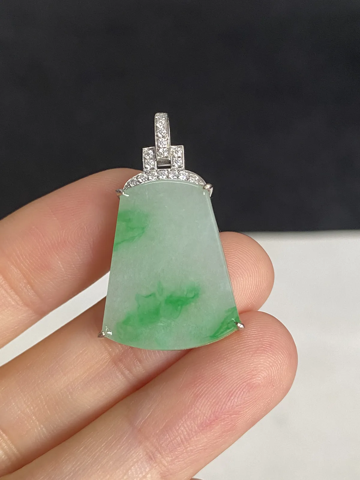 翡翠冰糯种飘绿无事牌，印记：G18K