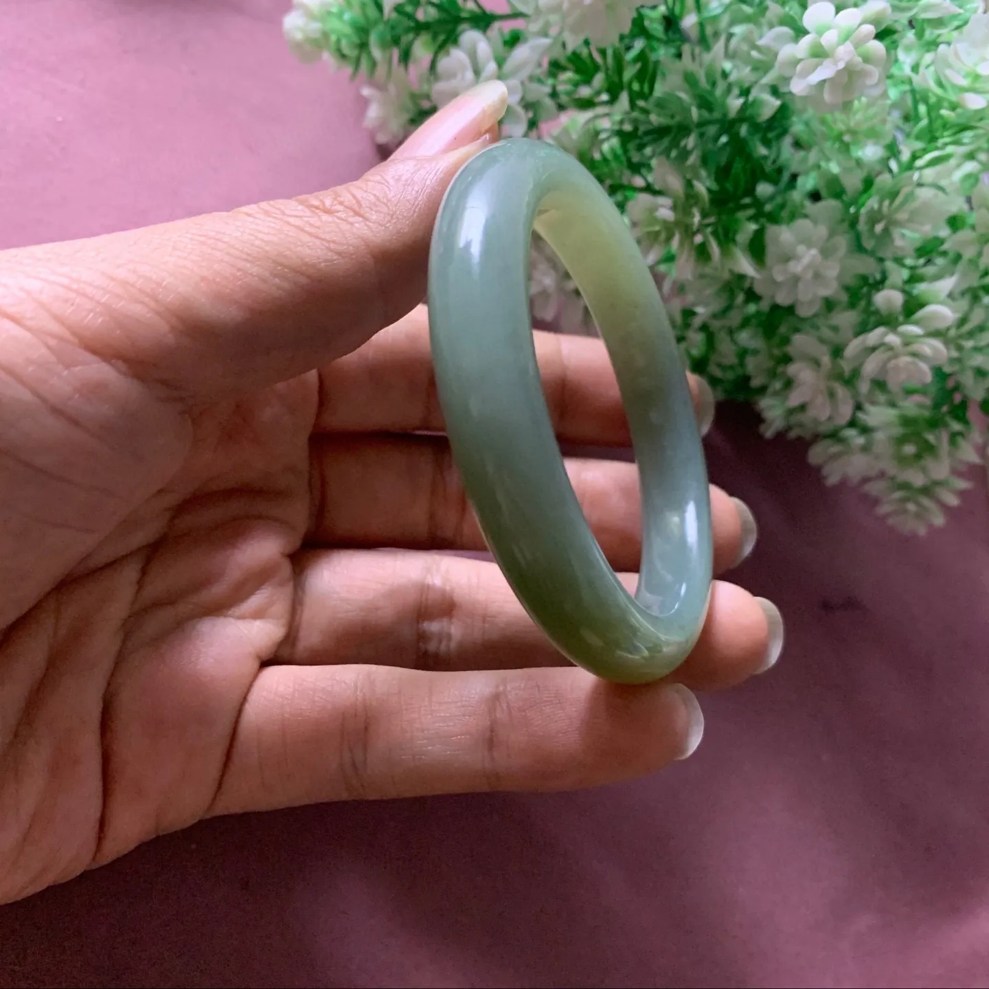 和田玉52.5圈口且末蓝漂糖手镯，玉质细腻油润 底色纯净  无裂无杂 脂粉好，品质高