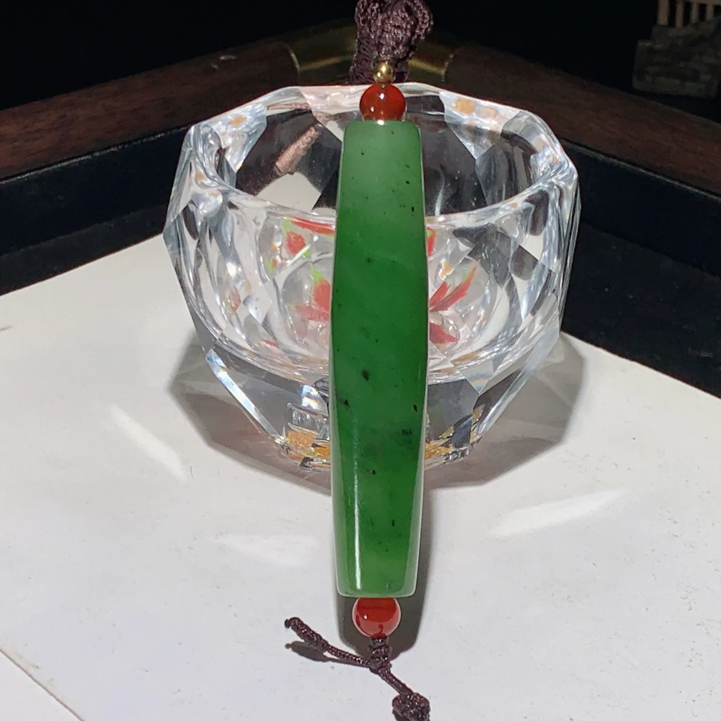 和田玉阳绿俄罗斯碧玉桶珠转运珠挂件。尺寸63/13重23.8克。玉质细腻油润。手推出油。佩戴高端典雅。lt251128