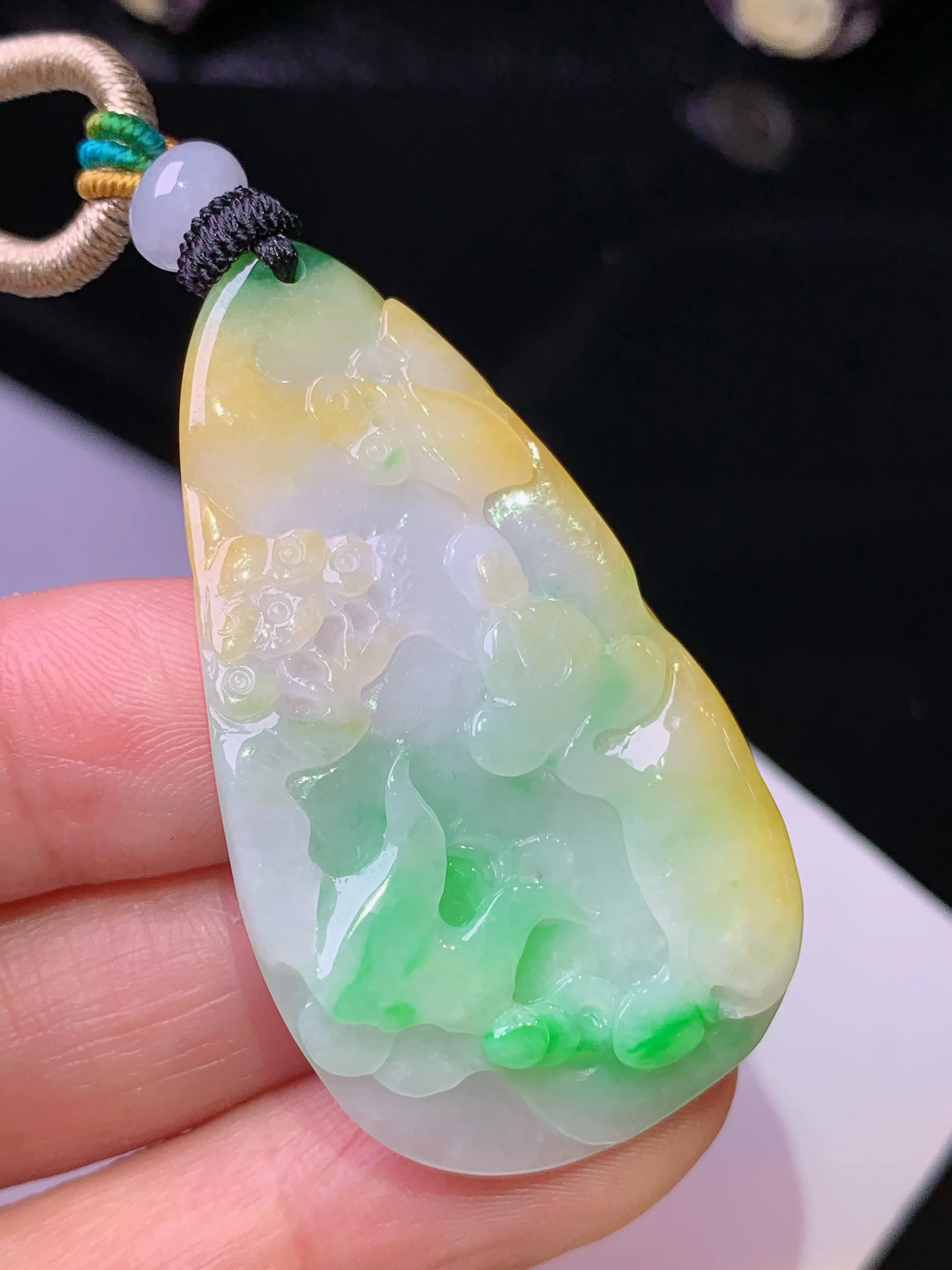 飘黄绿悟道牌吊坠 玉质细腻 色泽艳丽清新 整体尺寸46*26.2*5.5