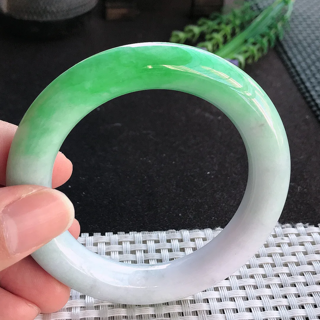 天然A货翡翠55/11.5老坑温润飘阳绿胖圆条手镯玉手镯