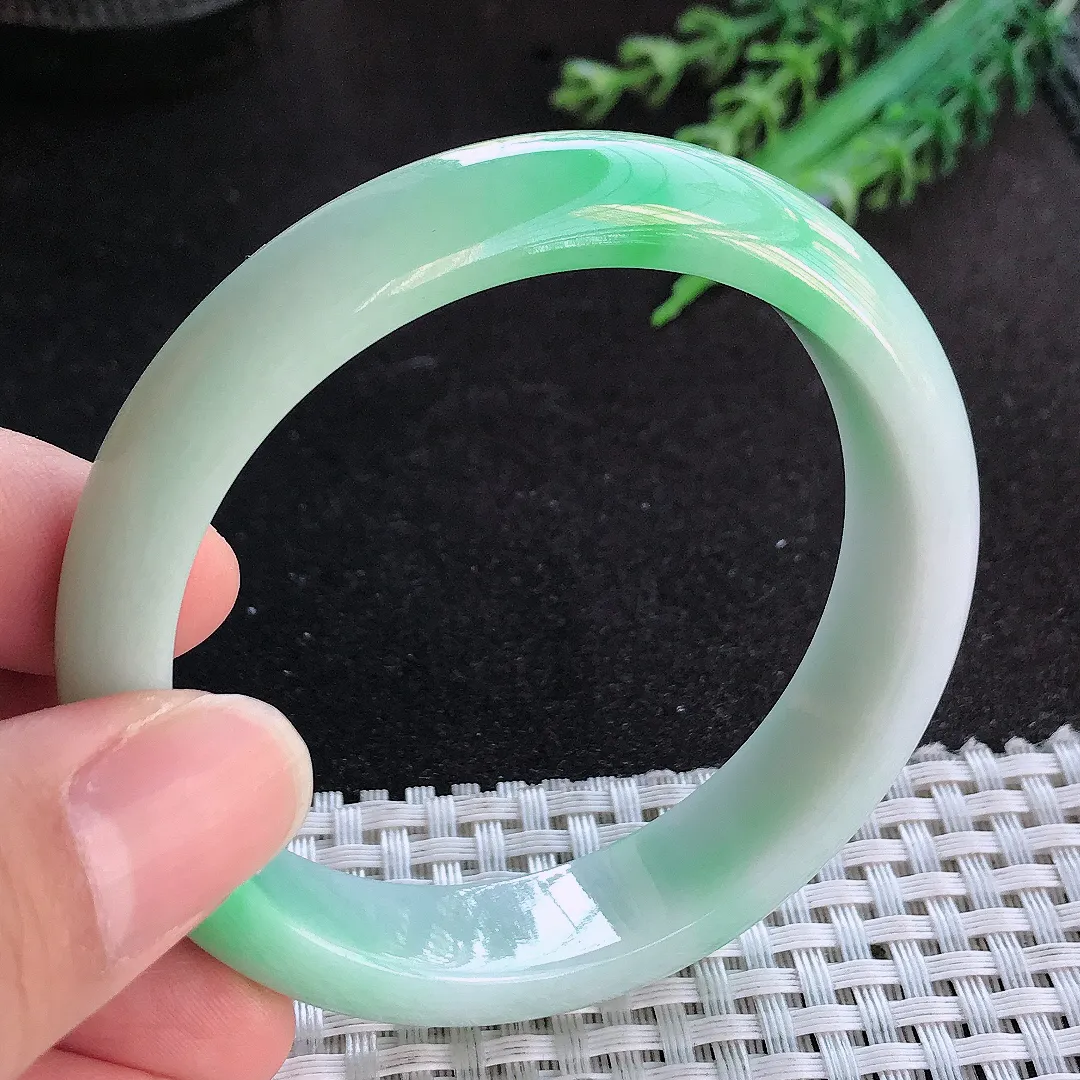 天然A货翡翠55.5/12.8/7.8老坑精美温润飘阳绿手镯宽边玉手镯