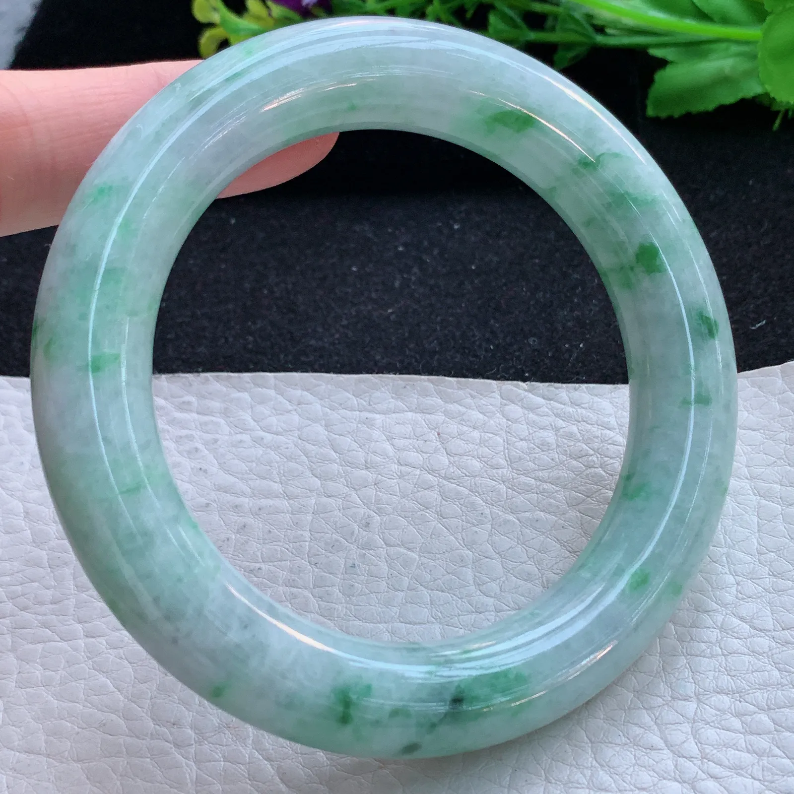 n自然光59*12.5*12.3胖圆镯 缅甸翡翠a货玉手镯飘绿大气圆条玉手环
