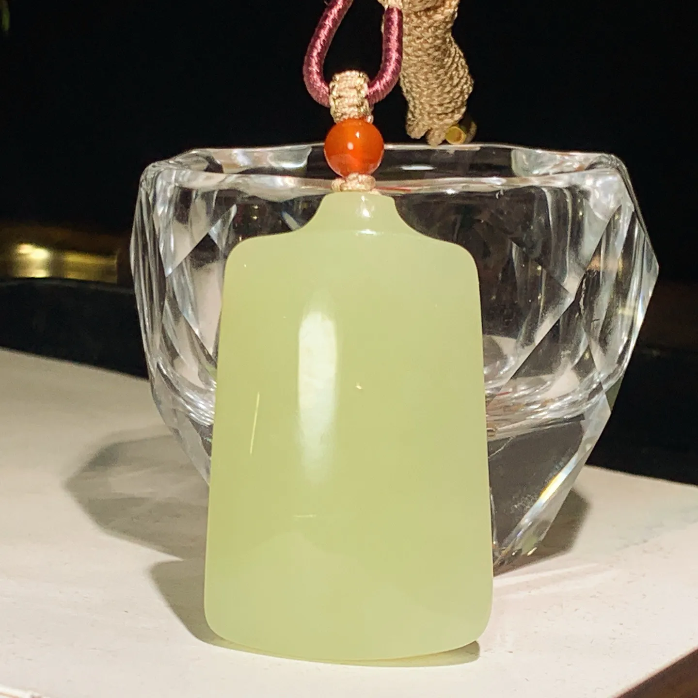 新疆若羌黄口料平安无事牌挂件。尺寸48/30/10重31克。玉质细腻油润。手推出油。佩戴高端典雅。lt251128