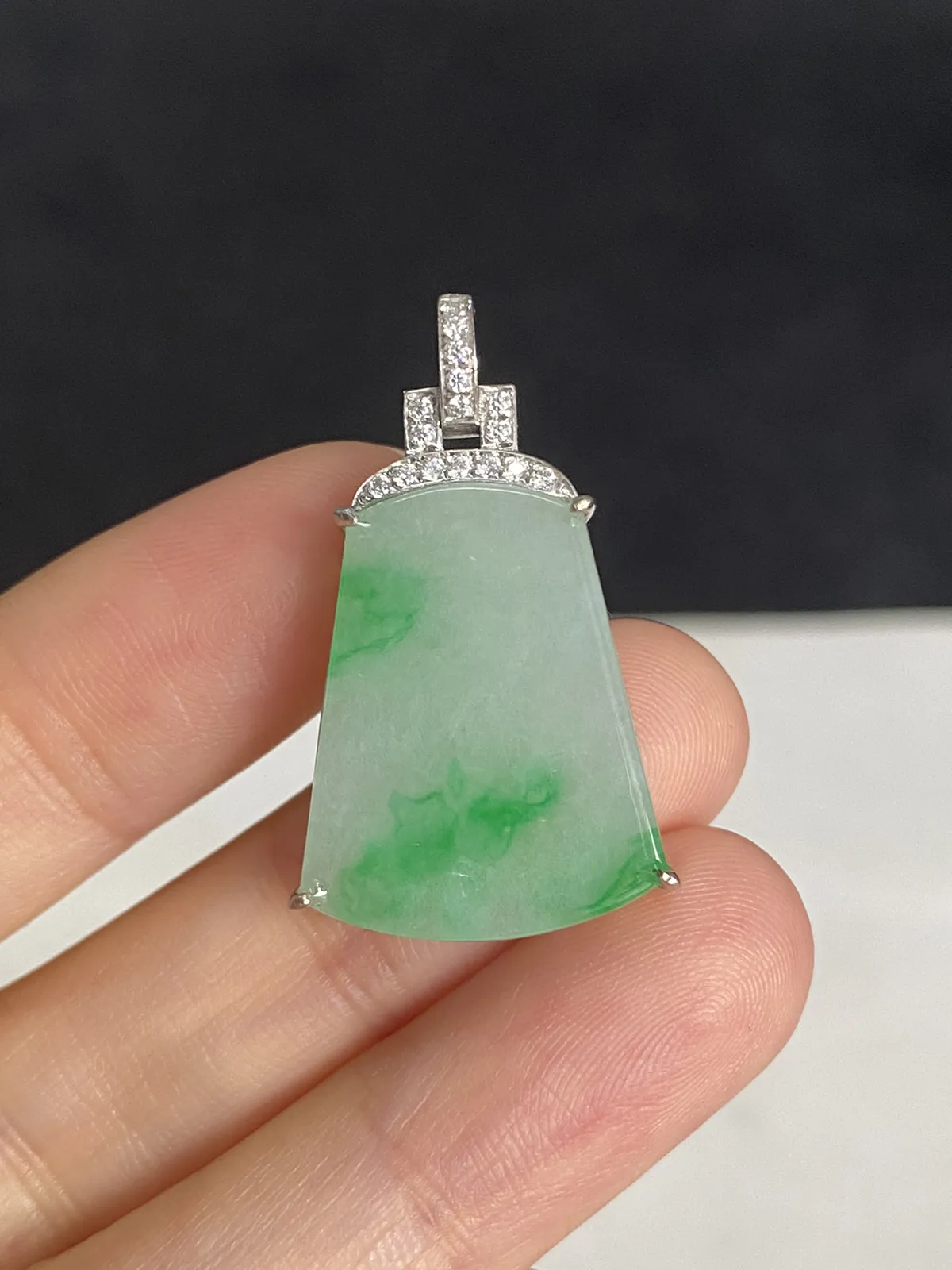 翡翠冰糯种飘绿无事牌，印记：G18K