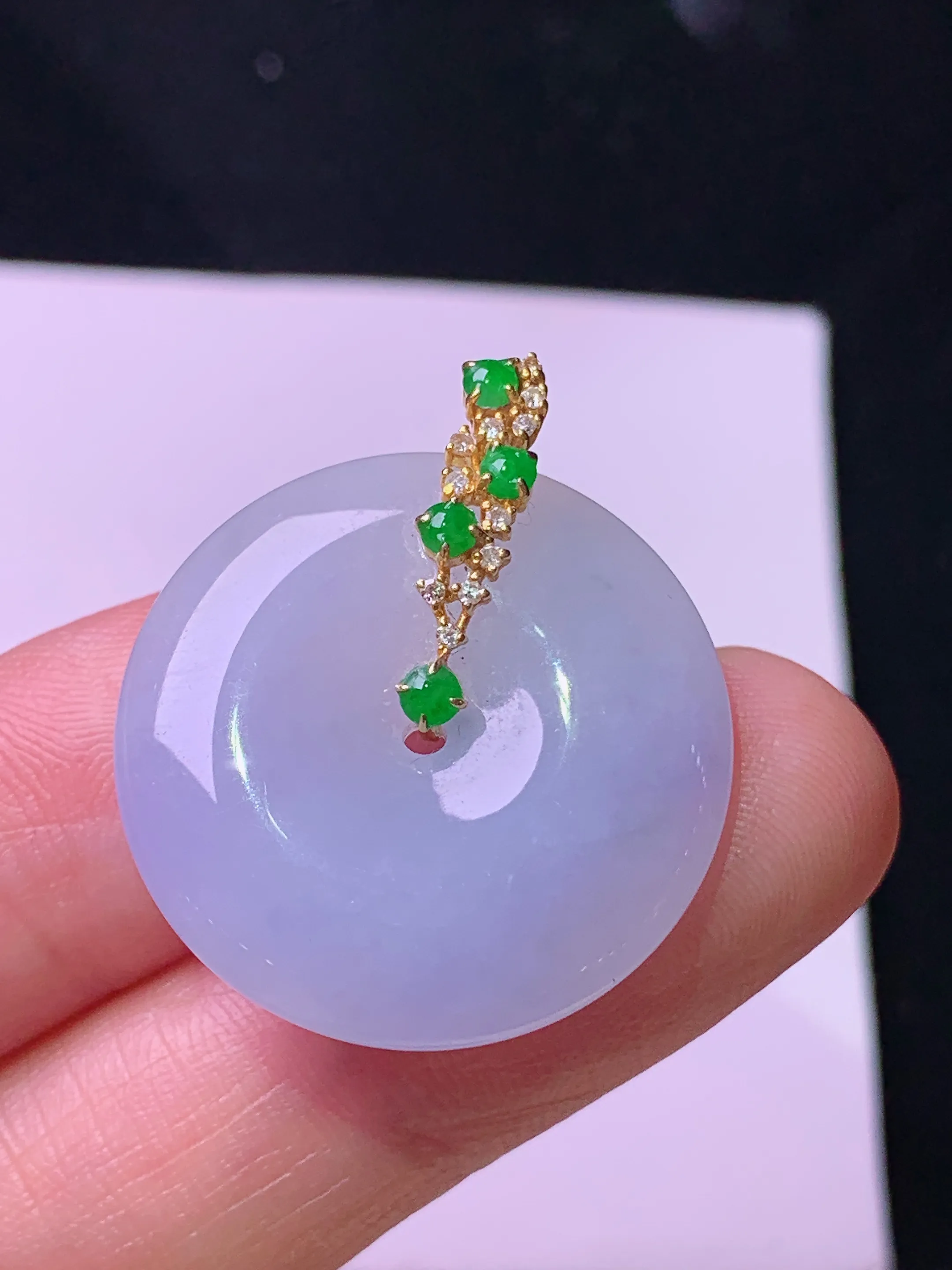 18k金钻镶嵌紫罗兰平安扣吊坠 玉质细腻 色泽艳丽清新 整体尺寸27.6*23.8*5.6