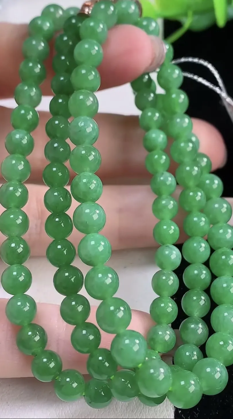 翡翠a货冰种满绿圆珠项链97颗，尺寸5.7，重量:32.55g