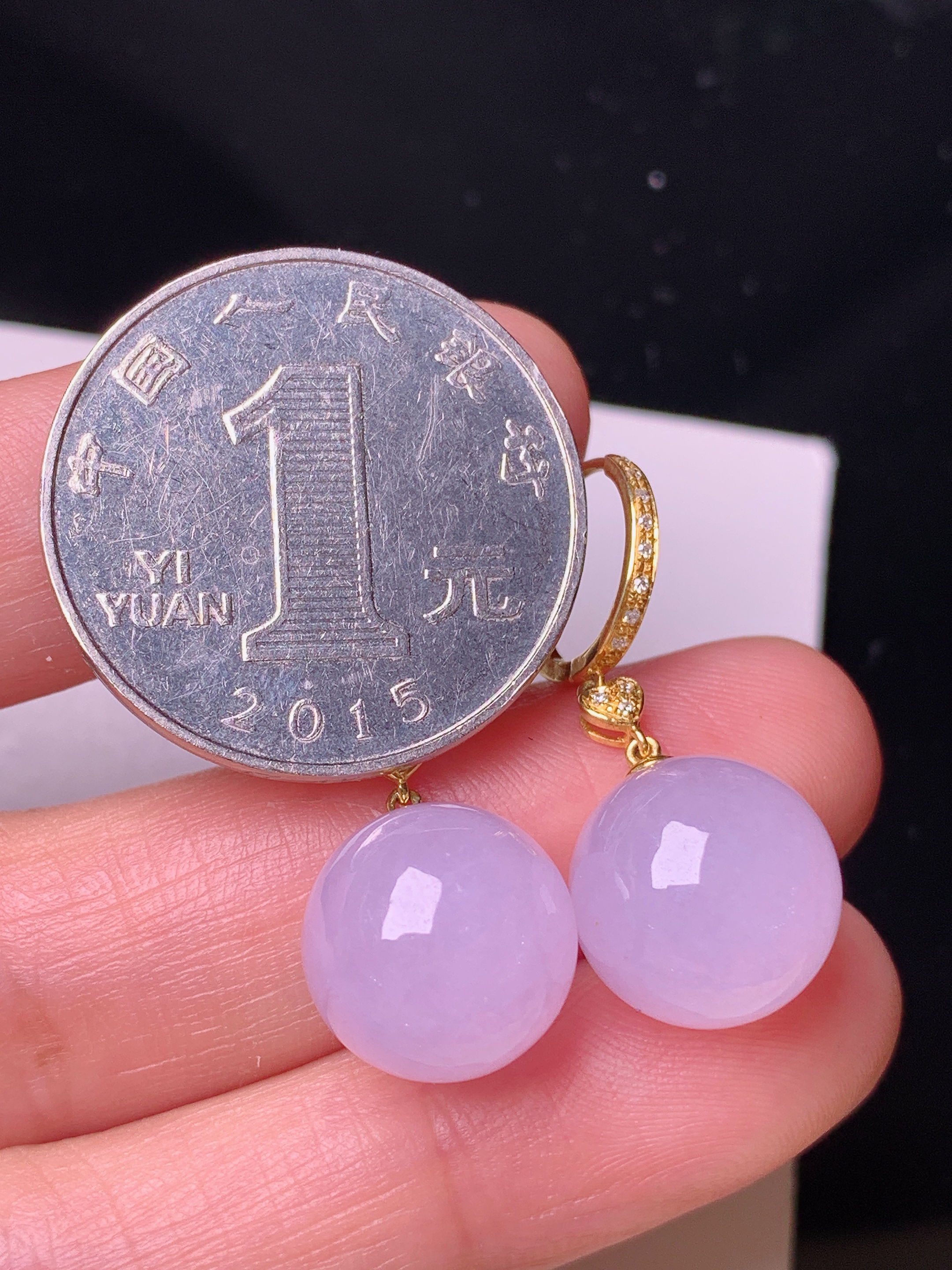 18k金钻镶嵌紫罗兰圆珠耳坠 玉质细腻 色泽艳丽清新 整体尺寸28.5*12