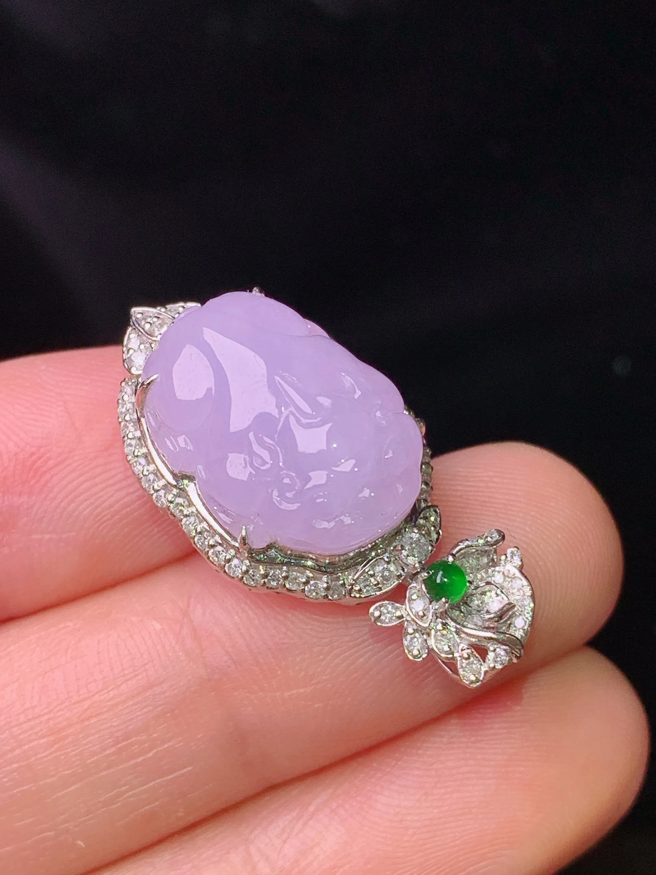 18k金钻镶嵌紫罗兰貔貅吊坠 玉质细腻 色泽艳丽清新 整体尺寸28.2*14.2*10.5