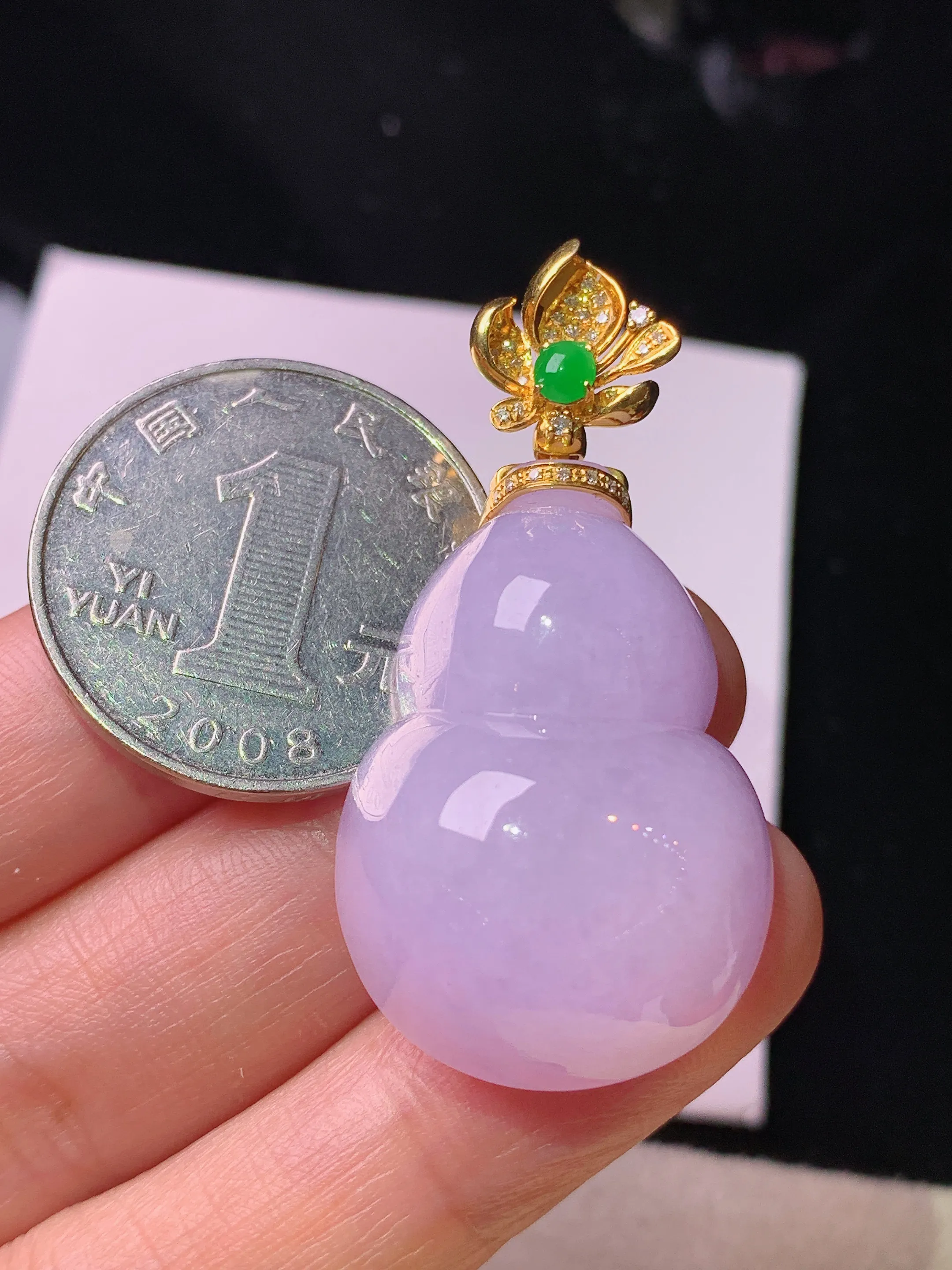 18k金钻镶嵌紫罗兰葫芦吊坠 玉质细腻 色泽艳丽清新 整体尺寸43*21.6*13.8