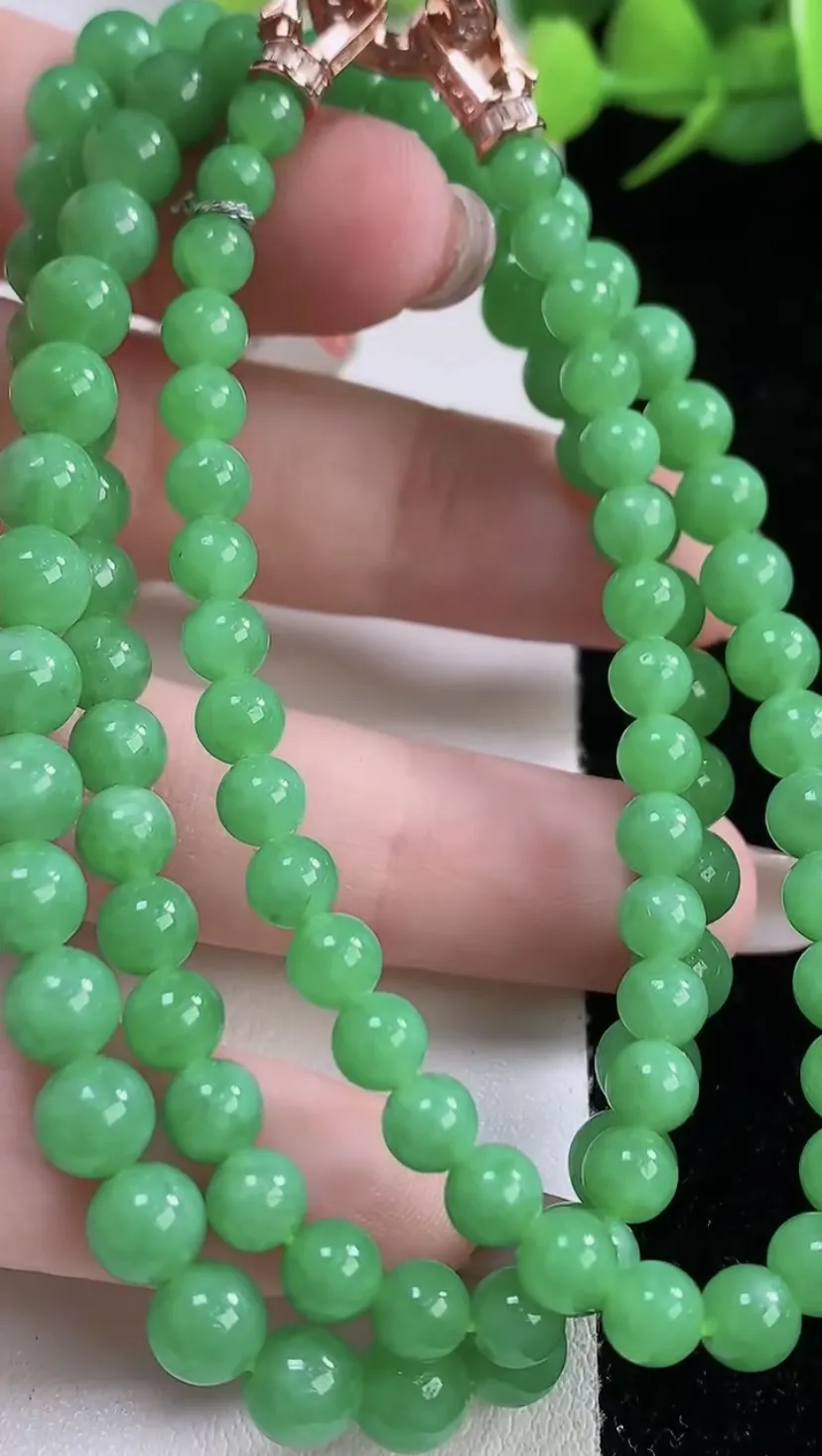 翡翠a货冰种满绿圆珠项链103颗，尺寸5.3，重量:31.36g