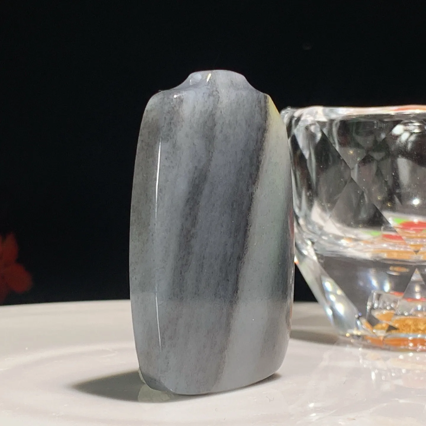 新疆和田玉籽料青花平安无事牌挂件。尺寸55/35/12重46.5克。玉质细腻油润。手推出油。佩戴高端典雅。lt251128