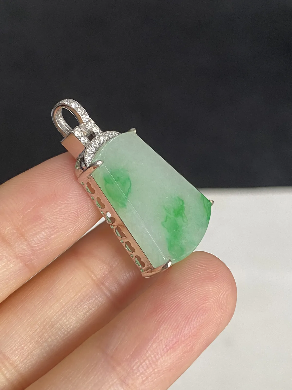 翡翠冰糯种飘绿无事牌，印记：G18K