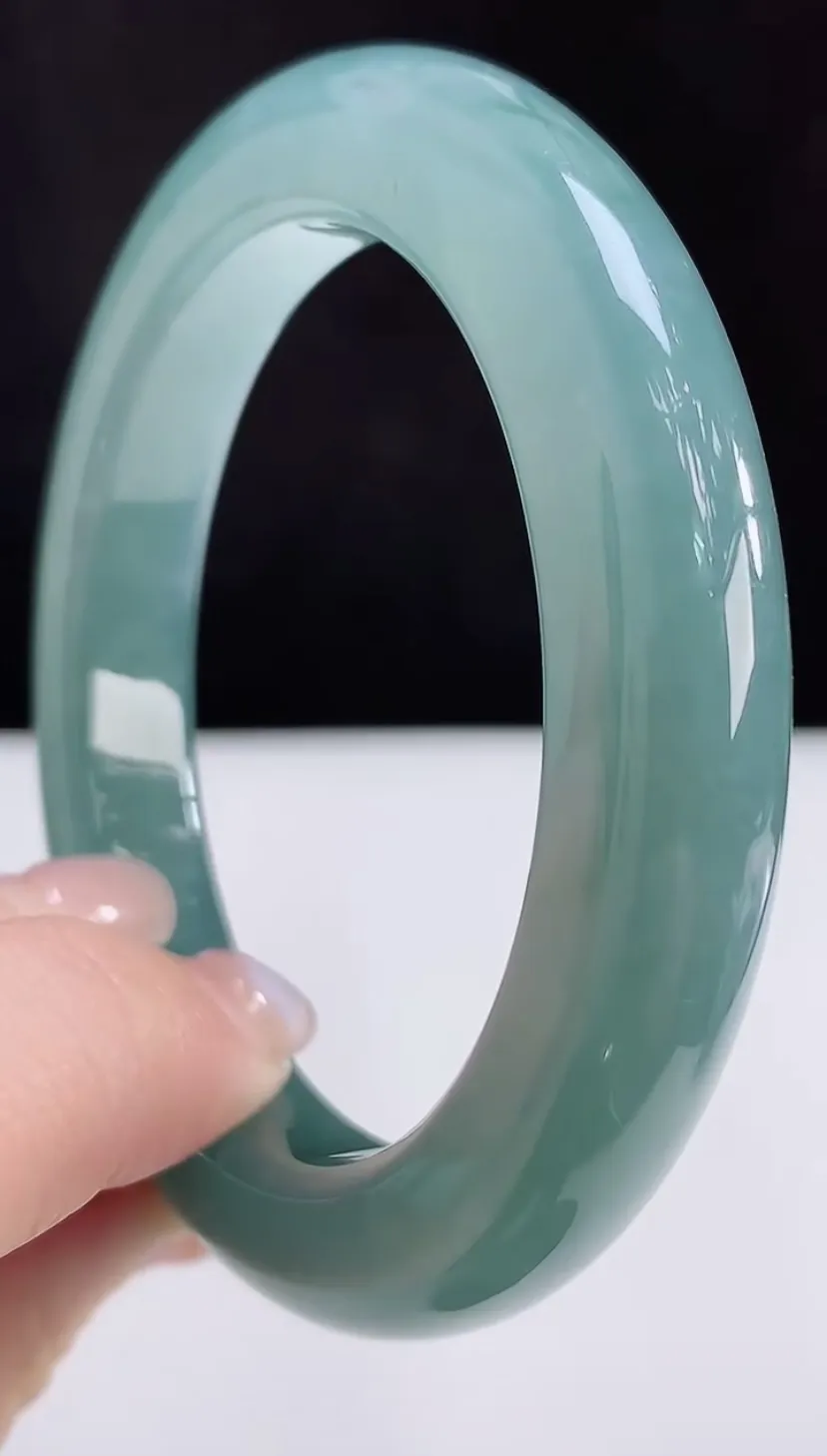圈口50-51翡翠a货小圈口冰种蓝水宽边手镯 尺寸51-10-9.3，重:51.57G