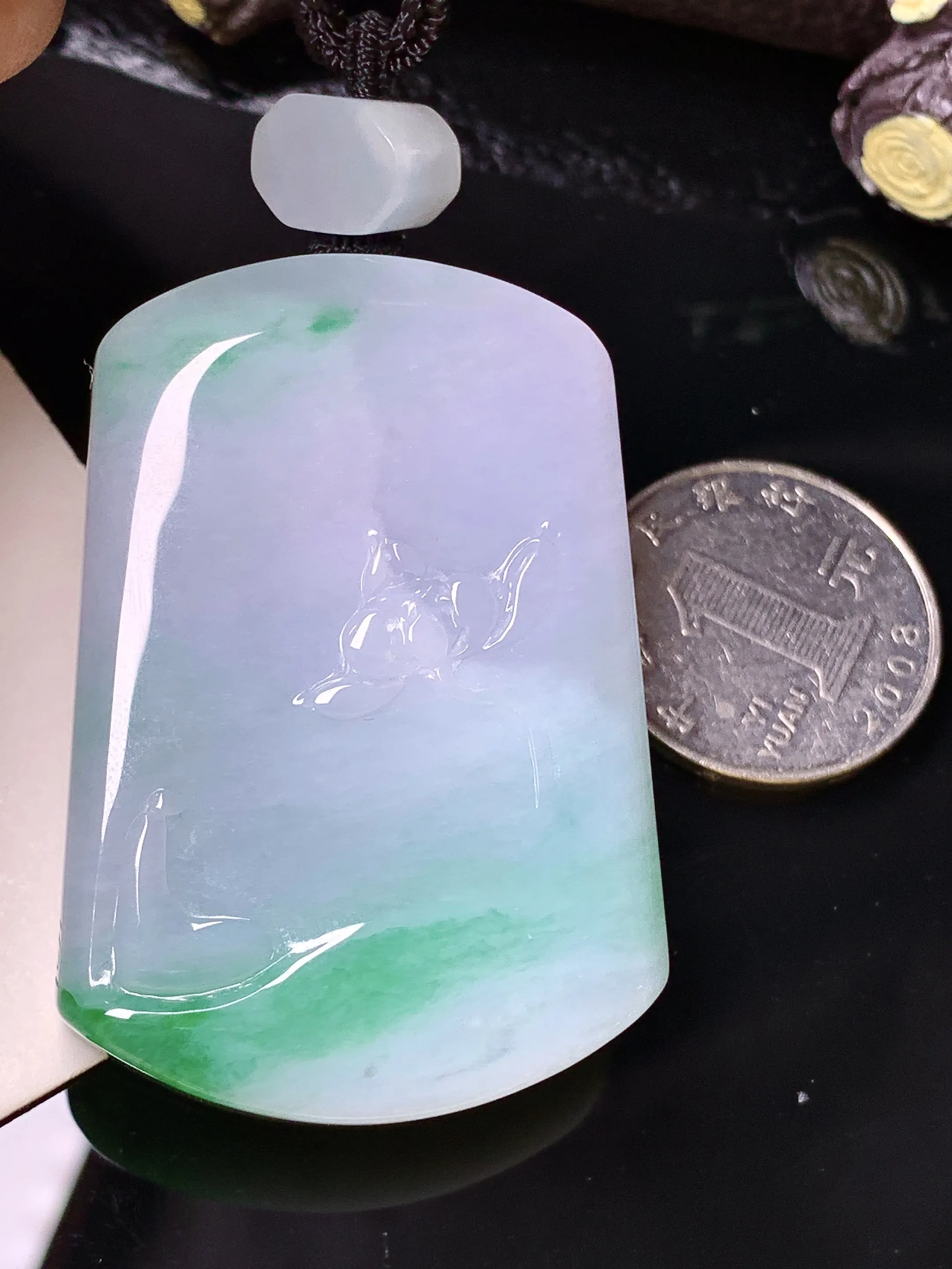 飘绿悟道牌吊坠 玉质细腻 色泽艳丽清新 整体尺寸52.6*36*12.2