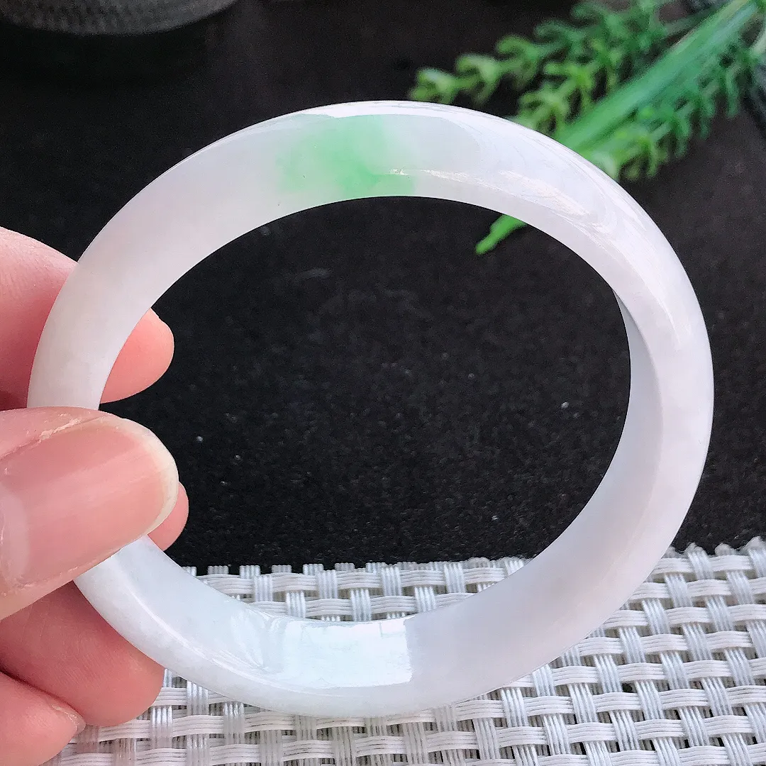 天然A货翡翠58.5/13.5/7.1老坑秀气冰润飘绿手镯宽边玉手镯