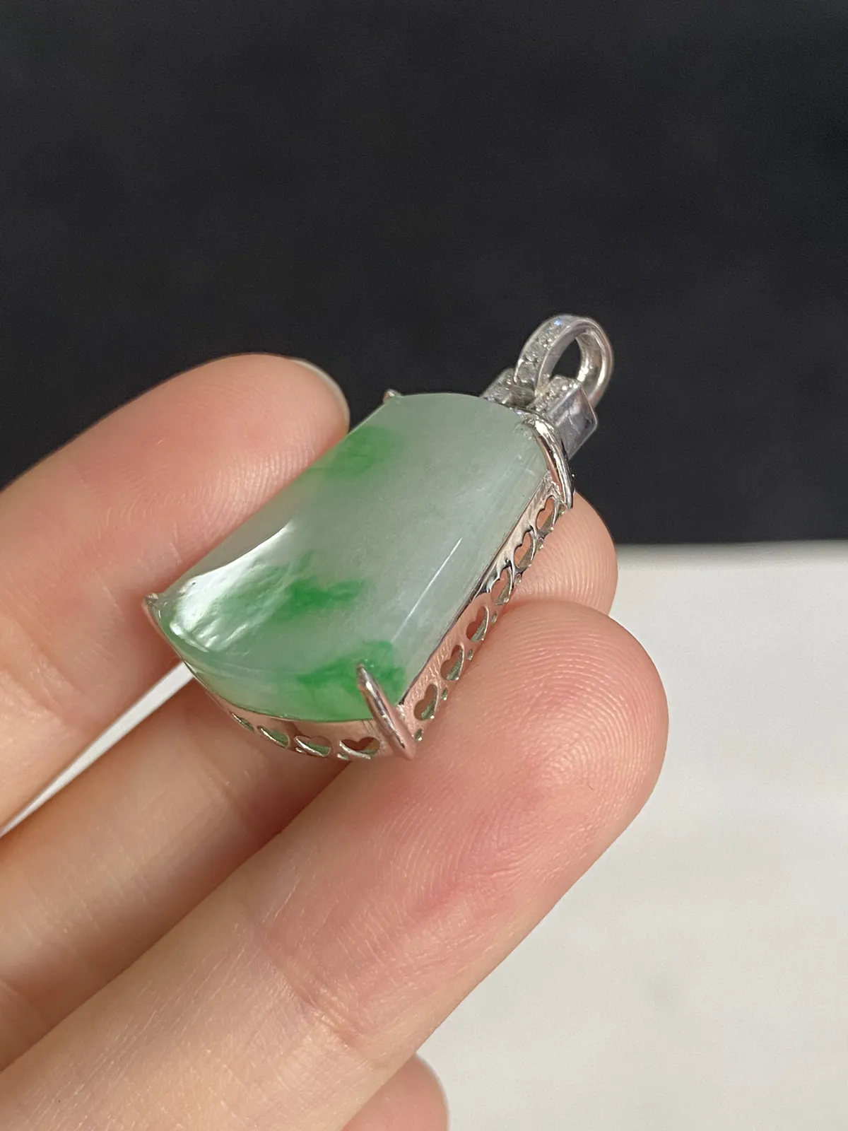 翡翠冰糯种飘绿无事牌，印记：G18K